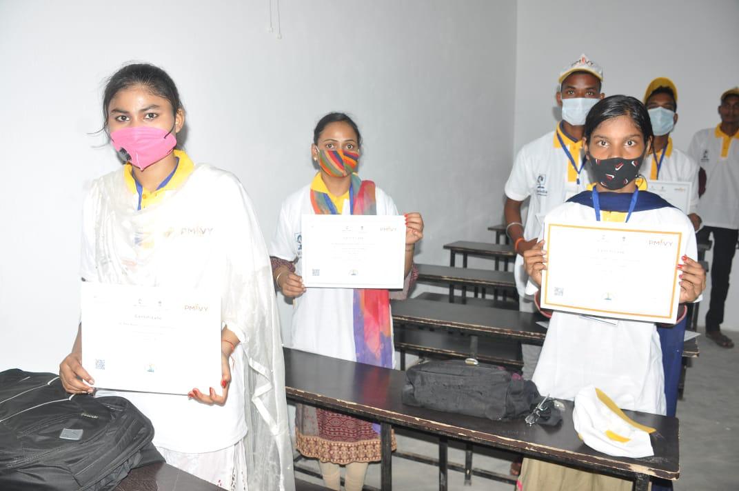 Certificate Distribution Photo 4